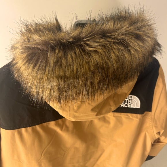 Brand new North Face parka with tags - Picture 2 of 16